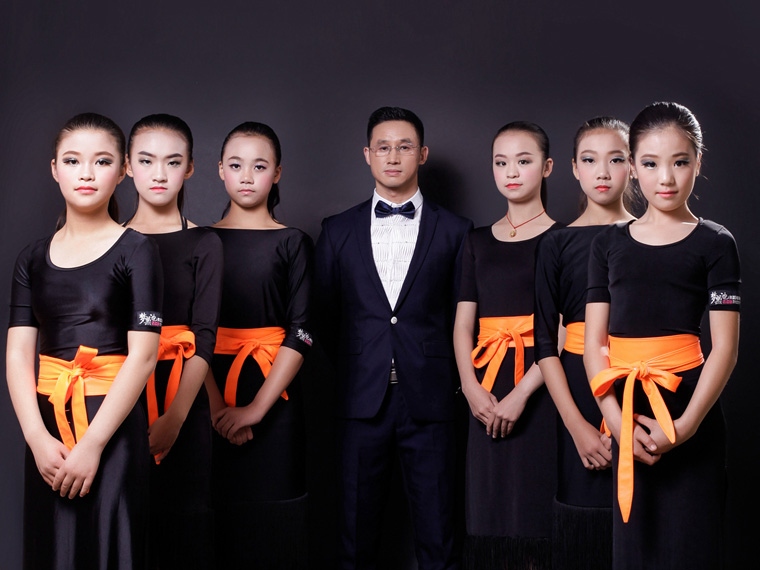 鹽商人物第24期丨專訪夢(mèng)黑池舞蹈創(chuàng)始人陸豐裕：逐夢(mèng)人生，舞動(dòng)精彩